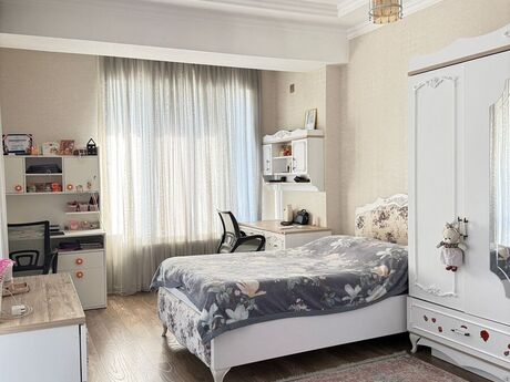 4-комн. новостройка - м. 28 мая - 165 м²