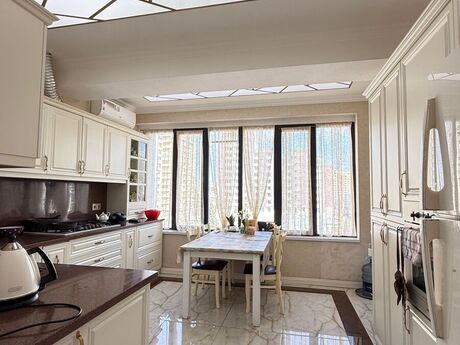 4 otaqlı yeni tikili - 28 May m. - 170 m²
