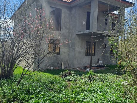 6 otaqlı həyət evi/bağ evi - Oğuz - 160 m²
