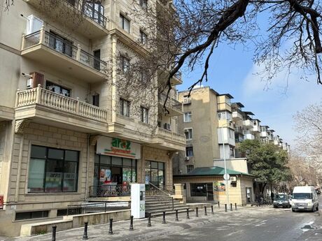 3 otaqlı köhnə tikili - İnşaatçılar m. - 65 m²