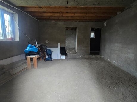 6 otaqlı həyət evi/bağ evi - Binə q. - 200 m²