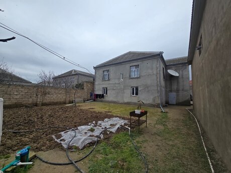 6 otaqlı həyət evi/bağ evi - Binə q. - 200 m²