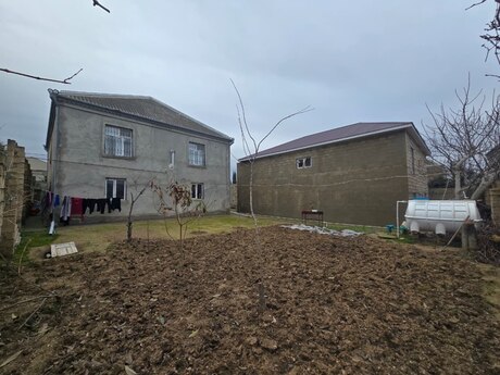 6 otaqlı həyət evi/bağ evi - Binə q. - 200 m²