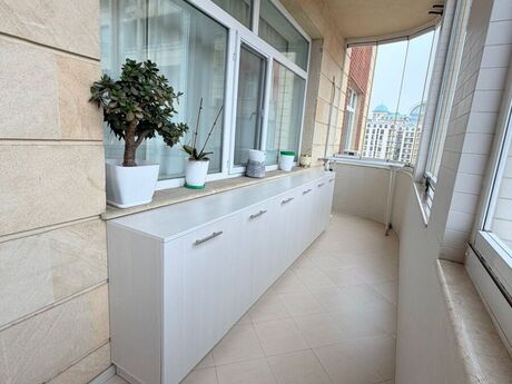 4 otaqlı yeni tikili - Elmlər Akademiyası m. - 147 m²
