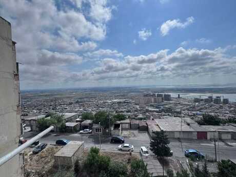 3 otaqlı köhnə tikili - Yeni Günəşli q. - 80 m²