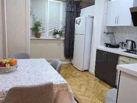 3 otaqlı köhnə tikili - Azadlıq Prospekti m. - 85 m²