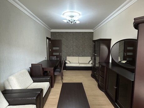 2 otaqlı köhnə tikili - Azadlıq Prospekti m. - 65 m²