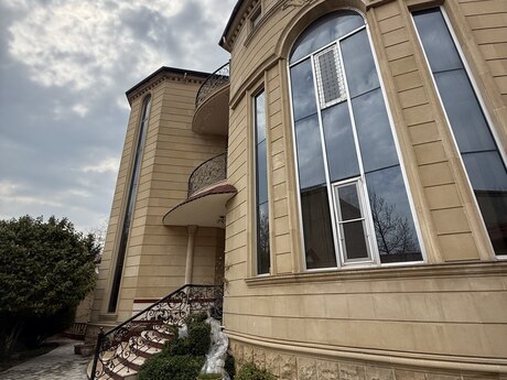 7 otaqlı həyət evi/bağ evi - Əhmədli m. - 750 m²