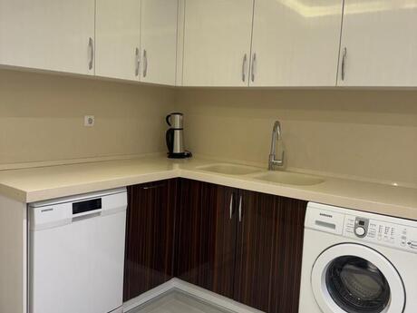 3 otaqlı yeni tikili - Nizami m. - 182 m²