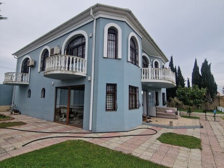 5 otaqlı həyət evi/bağ evi - Buzovna q. - 235 m²
