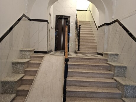 3-комн. вторичка - м. Сахил - 75 м²
