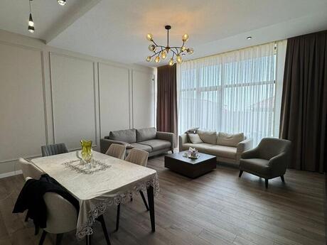 5 otaqlı həyət evi/bağ evi - Səbail r. - 190 m²