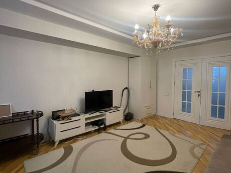 2 otaqlı köhnə tikili - Elmlər Akademiyası m. - 80 m²