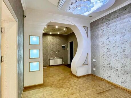 3-комн. новостройка - м. 8 ноября - 135 м²