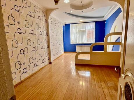3-комн. новостройка - м. 8 ноября - 135 м²