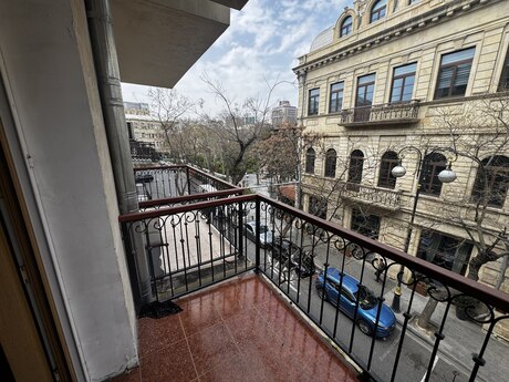 3 otaqlı köhnə tikili - Sahil m. - 65 m²