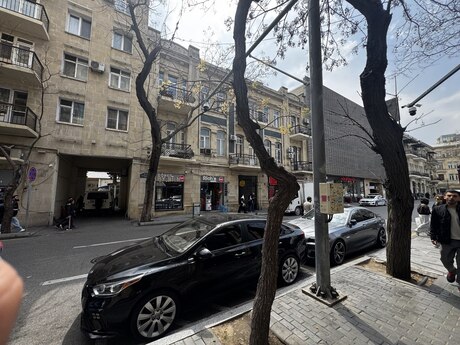 3 otaqlı köhnə tikili - Sahil m. - 65 m²