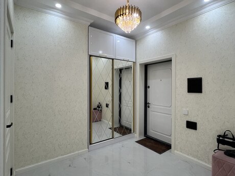 3-комн. новостройка - м. 28 мая - 106 м²