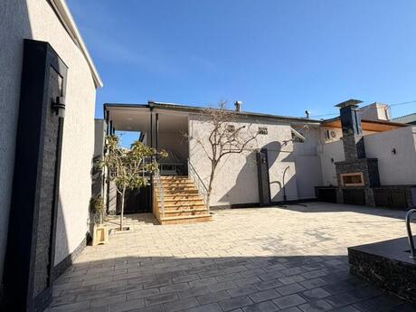 5 otaqlı həyət evi/bağ evi - Bakıxanov q. - 300 m²