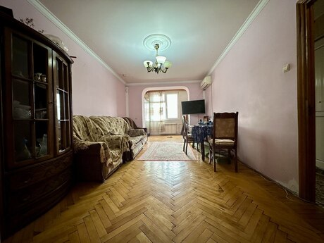 3 otaqlı köhnə tikili - Neftçilər m. - 70 m²