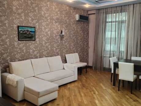 3-комн. новостройка - м. Низами - 132 м²