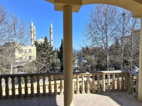 7 otaqlı həyət evi/bağ evi - Nəsimi m. - 650 m²