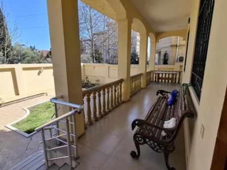 7 otaqlı həyət evi/bağ evi - Nəsimi m. - 650 m²