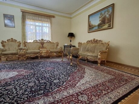 7 otaqlı həyət evi/bağ evi - Nəsimi m. - 650 m²