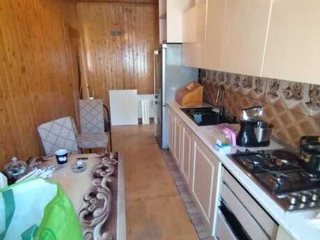 7 otaqlı həyət evi/bağ evi - İnşaatçılar m. - 260 m²