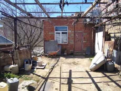 7 otaqlı həyət evi/bağ evi - İnşaatçılar m. - 260 m²