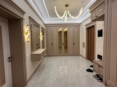4 otaqlı yeni tikili - 28 May m. - 195 m²
