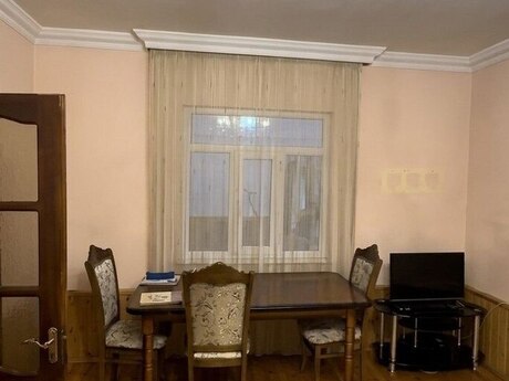 6 otaqlı həyət evi/bağ evi - Xocəsən m. - 260 m²