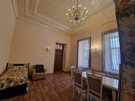 Satılır 2 otaqlı köhnə tikili 60 m², Nizami m.