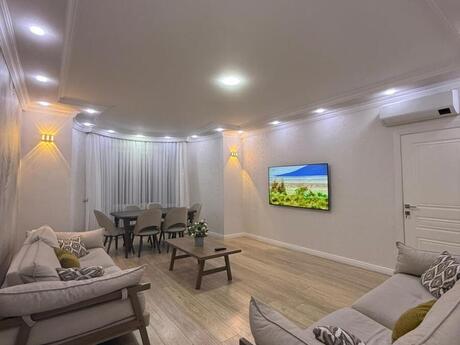 Satılır 2 otaqlı yeni tikili 68 m², 8 Noyabr m.