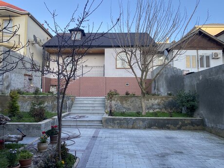 4 otaqlı həyət evi/bağ evi - Qaraçuxur q. - 200 m²