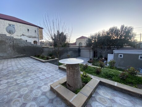 4 otaqlı həyət evi/bağ evi - Qaraçuxur q. - 200 m²