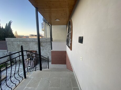 4 otaqlı həyət evi/bağ evi - Qaraçuxur q. - 200 m²