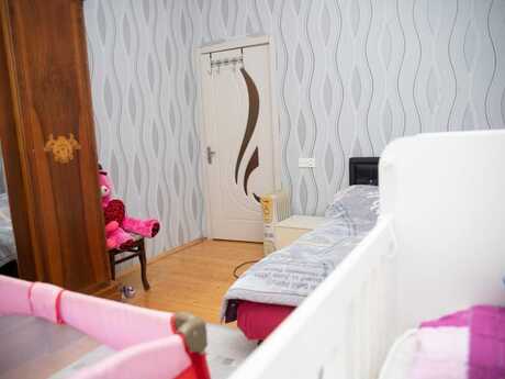 Satılır 4 otaqlı həyət evi/bağ evi 130 m², Əhmədli m.