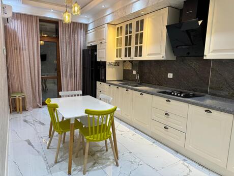 5 otaqlı yeni tikili - Elmlər Akademiyası m. - 165 m²
