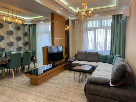 5 otaqlı yeni tikili - Elmlər Akademiyası m. - 165 m²