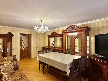 3-комн. вторичка - м. Иншаатчылар - 70 м²