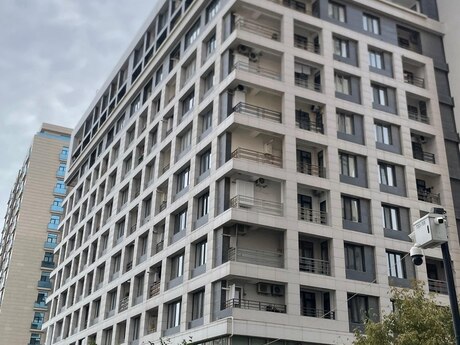 4-комн. новостройка - м. 28 мая - 145 м²