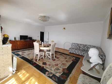 Satılır 4 otaqlı köhnə tikili 135 m², 20 Yanvar m.