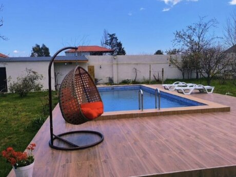 5 otaqlı həyət evi/bağ evi - Novxanı q. - 210 m²