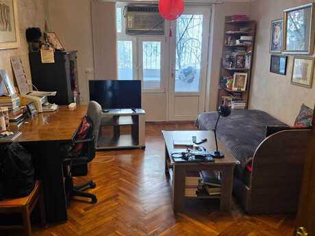 3 otaqlı köhnə tikili - İnşaatçılar m. - 80 m²