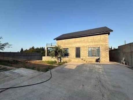 5 otaqlı həyət evi/bağ evi - Novxanı q. - 200 m²