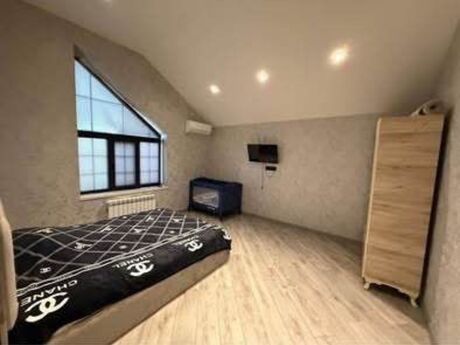 5 otaqlı həyət evi/bağ evi - Novxanı q. - 200 m²