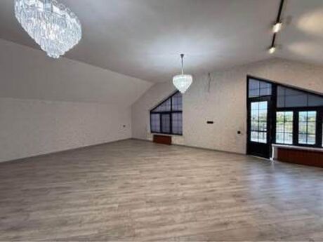5 otaqlı həyət evi/bağ evi - Novxanı q. - 200 m²