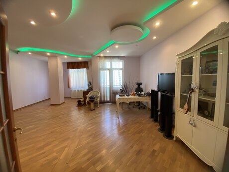 4 otaqlı mənzil, 200 m², 28 May: 575 000 ₼ 5