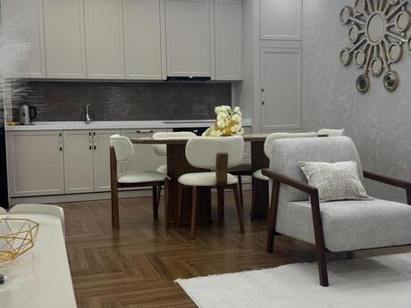 3 otaqlı yeni tikili - 8 Noyabr m. - 109 m²